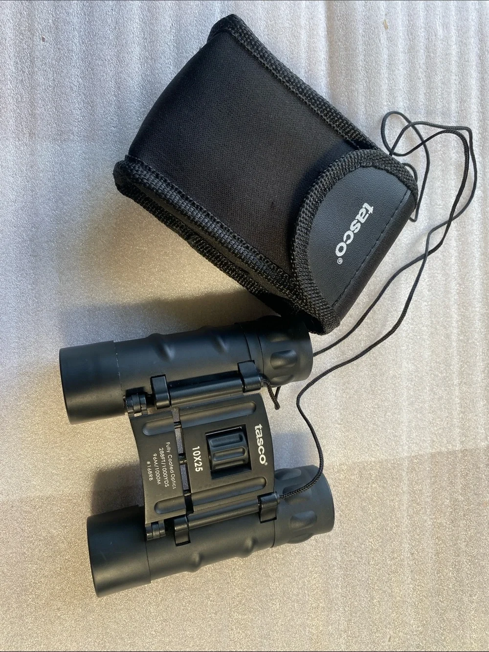 Tasco Essentials 10x25 Compact Roof Prism Binoculars with Original Carry Case